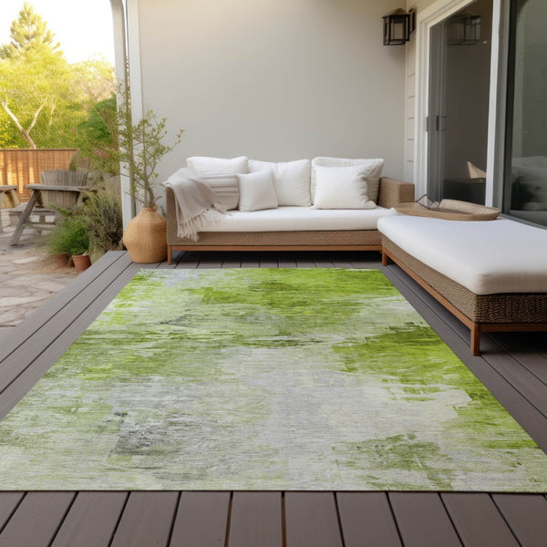 Homeroots 3' Abstract Artichoke Green And Lime Area Rug - Washable, Durable Design For Indoor & Outdoor Use 8' X 10' Polyester 577700