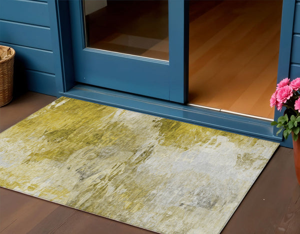 Homeroots 3' Abstract Artichoke Green And Lime Area Rug - Washable, Durable Design For Indoor & Outdoor Use 3' X 5' Polyester 577709