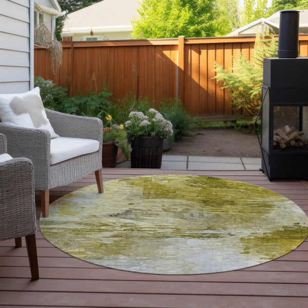Homeroots 3' Abstract Artichoke Green And Lime Area Rug - Washable, Durable Design For Indoor & Outdoor Use 8' Round Polyester 577711