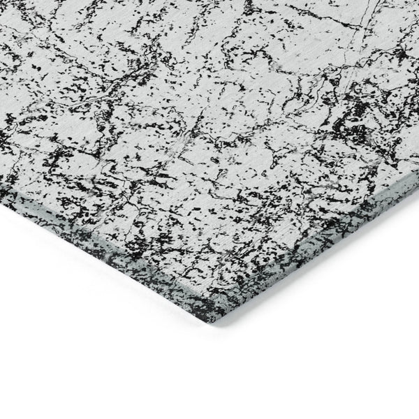Homeroots 3' Stylish Black, White & Gray Abstract Washable Area Rug For Indoor & Outdoor Spaces 3' X 5' Polyester 578064
