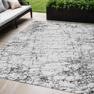 Homeroots 3' Stylish Black, White & Gray Abstract Washable Area Rug For Indoor & Outdoor Spaces 5' X 8' Polyester 578065