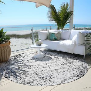 Homeroots 3' Stylish Black, White & Gray Abstract Washable Area Rug For Indoor & Outdoor Spaces 8' Round Polyester 578066
