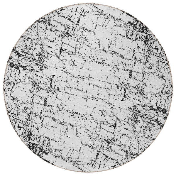 Homeroots 3' Stylish Black, White & Gray Abstract Washable Area Rug For Indoor & Outdoor Spaces 8' Round Polyester 578066