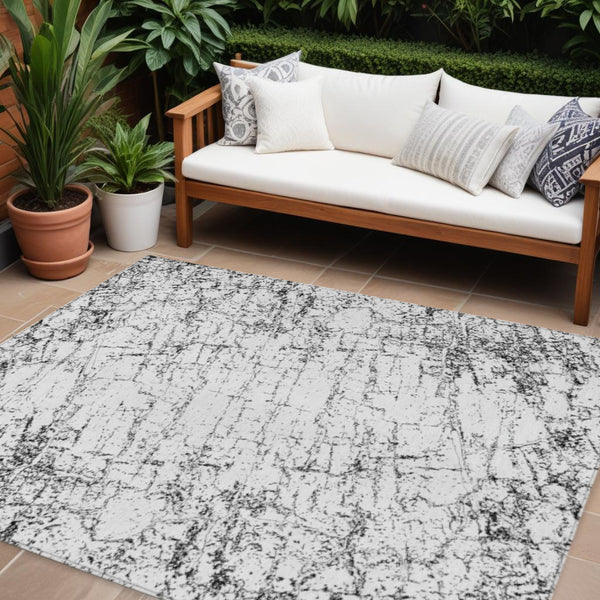 Homeroots 3' Stylish Black, White & Gray Abstract Washable Area Rug For Indoor & Outdoor Spaces 9' X 12' Polyester 578068