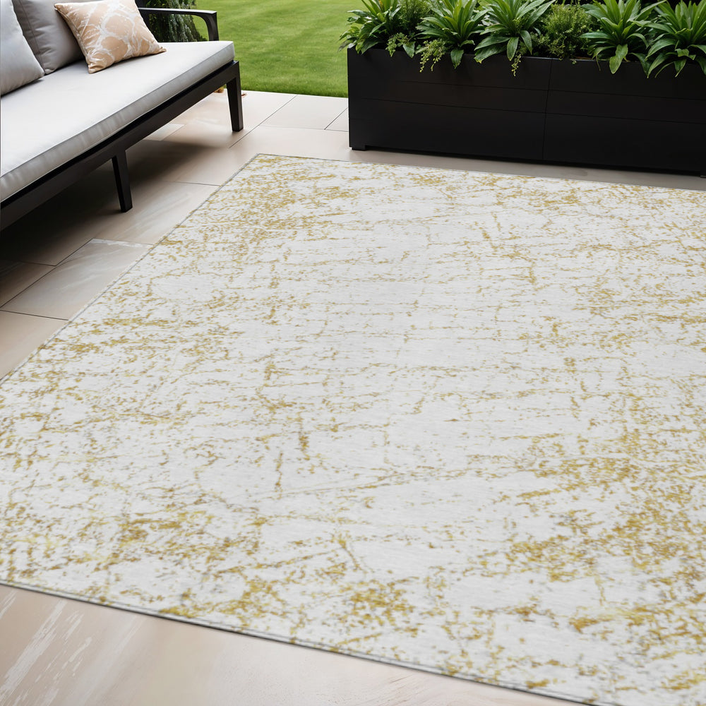 Homeroots 3' Stylish Black, White & Gray Abstract Washable Area Rug For Indoor & Outdoor Spaces 5' X 8' Polyester 578071