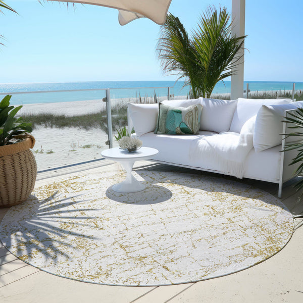 Homeroots 3' Stylish Black, White & Gray Abstract Washable Area Rug For Indoor & Outdoor Spaces 8' Round Polyester 578072