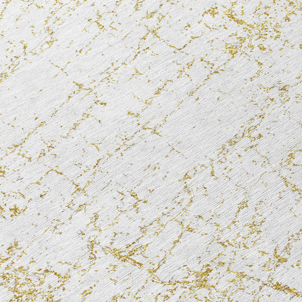 Homeroots 3' Stylish Black, White & Gray Abstract Washable Area Rug For Indoor & Outdoor Spaces 8' Round Polyester 578072