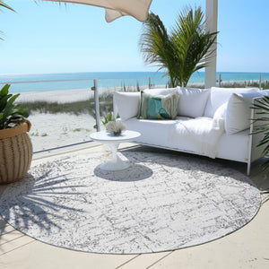 Homeroots 3' Stylish Black, White & Gray Abstract Washable Area Rug For Indoor & Outdoor Spaces 8' Round Polyester 578078