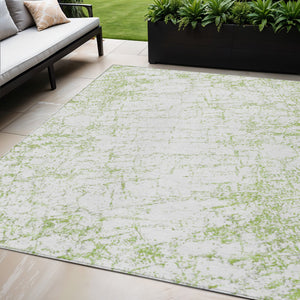 Homeroots 3' Stylish Black, White & Gray Abstract Washable Area Rug For Indoor & Outdoor Spaces 5' X 8' Polyester 578083