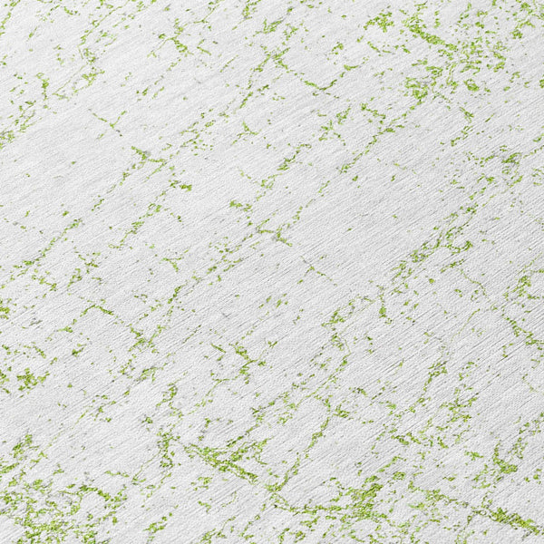 Homeroots 3' Stylish Black, White & Gray Abstract Washable Area Rug For Indoor & Outdoor Spaces 8' Round Polyester 578084