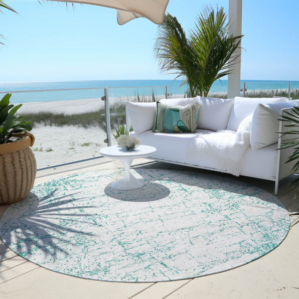 Homeroots 3' Stylish Black, White & Gray Abstract Washable Area Rug For Indoor & Outdoor Spaces 8' Round Polyester 578090