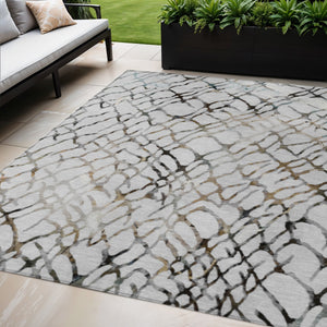 Homeroots 3' Stylish Silver Gray & Charcoal Abstract Washable Area Rug For Indoor & Outdoor Spaces 5' X 8' Polyester 578131
