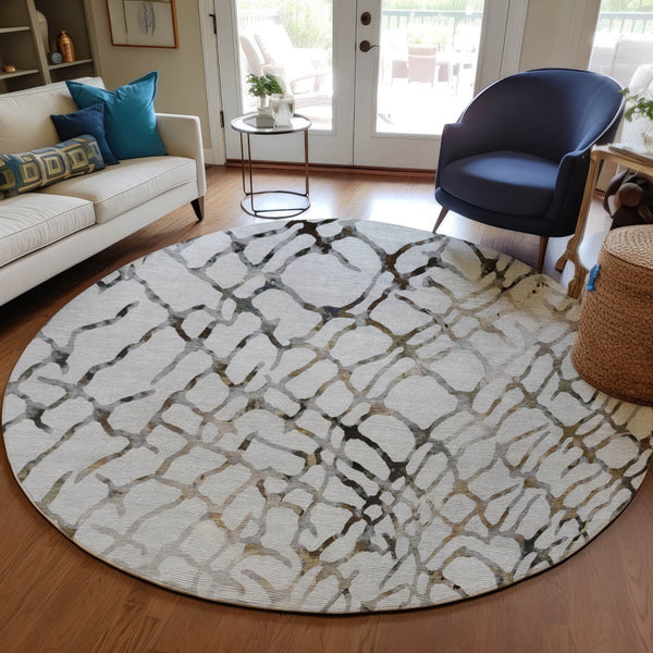 Homeroots 3' Stylish Silver Gray & Charcoal Abstract Washable Area Rug For Indoor & Outdoor Spaces 8' Round Polyester 578132