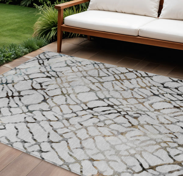 Homeroots 3' Stylish Silver Gray & Charcoal Abstract Washable Area Rug For Indoor & Outdoor Spaces 9' X 12' Polyester 578134