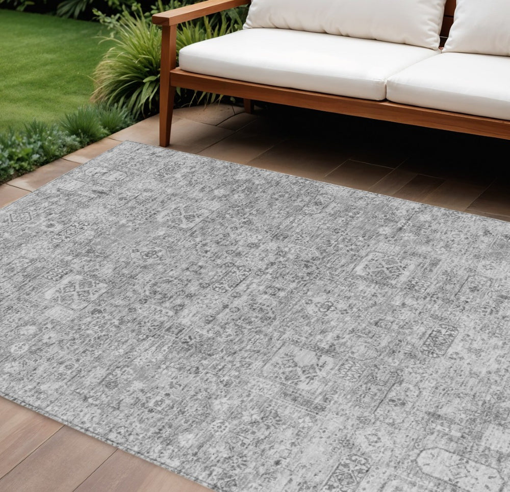 HomeRoots 9' Floral Gray Silver Charcoal Washable Area Rug for Indoor and Outdoor High-Traffic Spaces 9' X 12' 578182