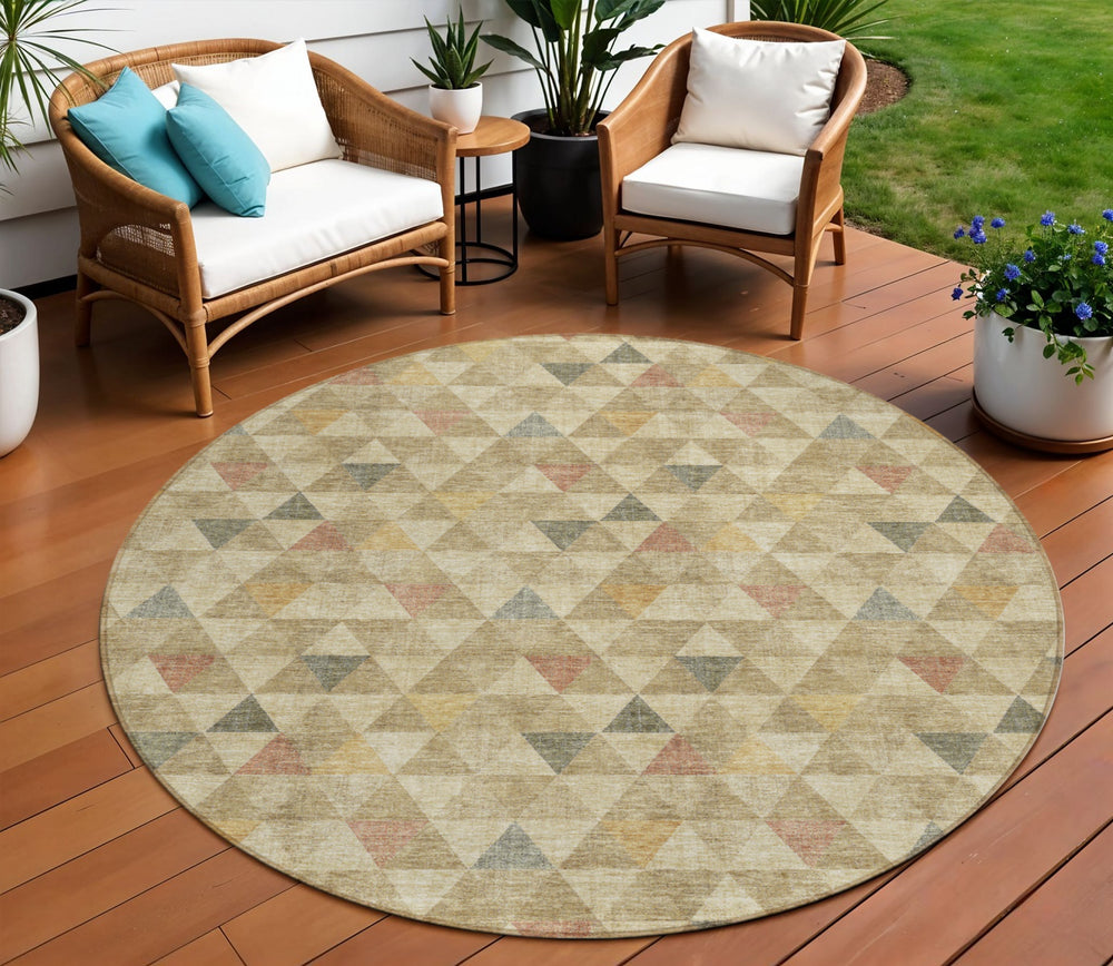 Homeroots 3' Beige Tan And Taupe Geometric Washable Area Rug For Indoor And Outdoor Spaces - Durable Design 8' Round Polyester 578240