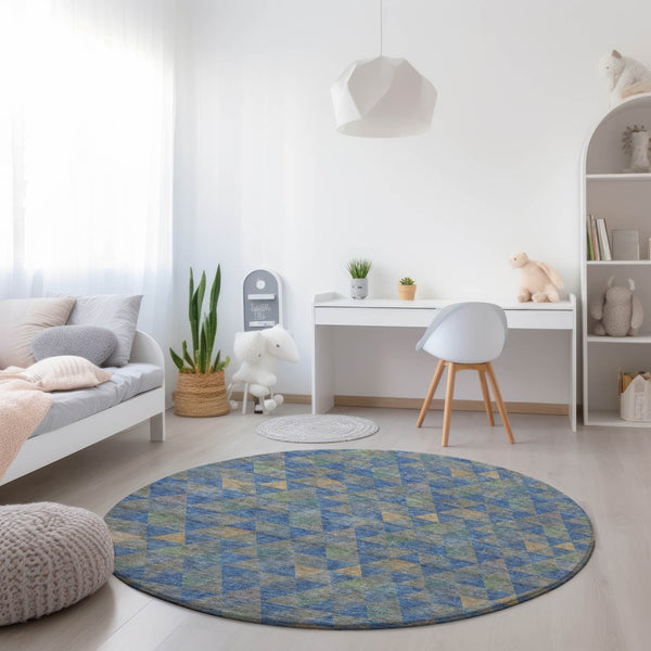 Homeroots 3' Beige Tan And Taupe Geometric Washable Area Rug For Indoor And Outdoor Spaces - Durable Design 8' Round Polyester 578246