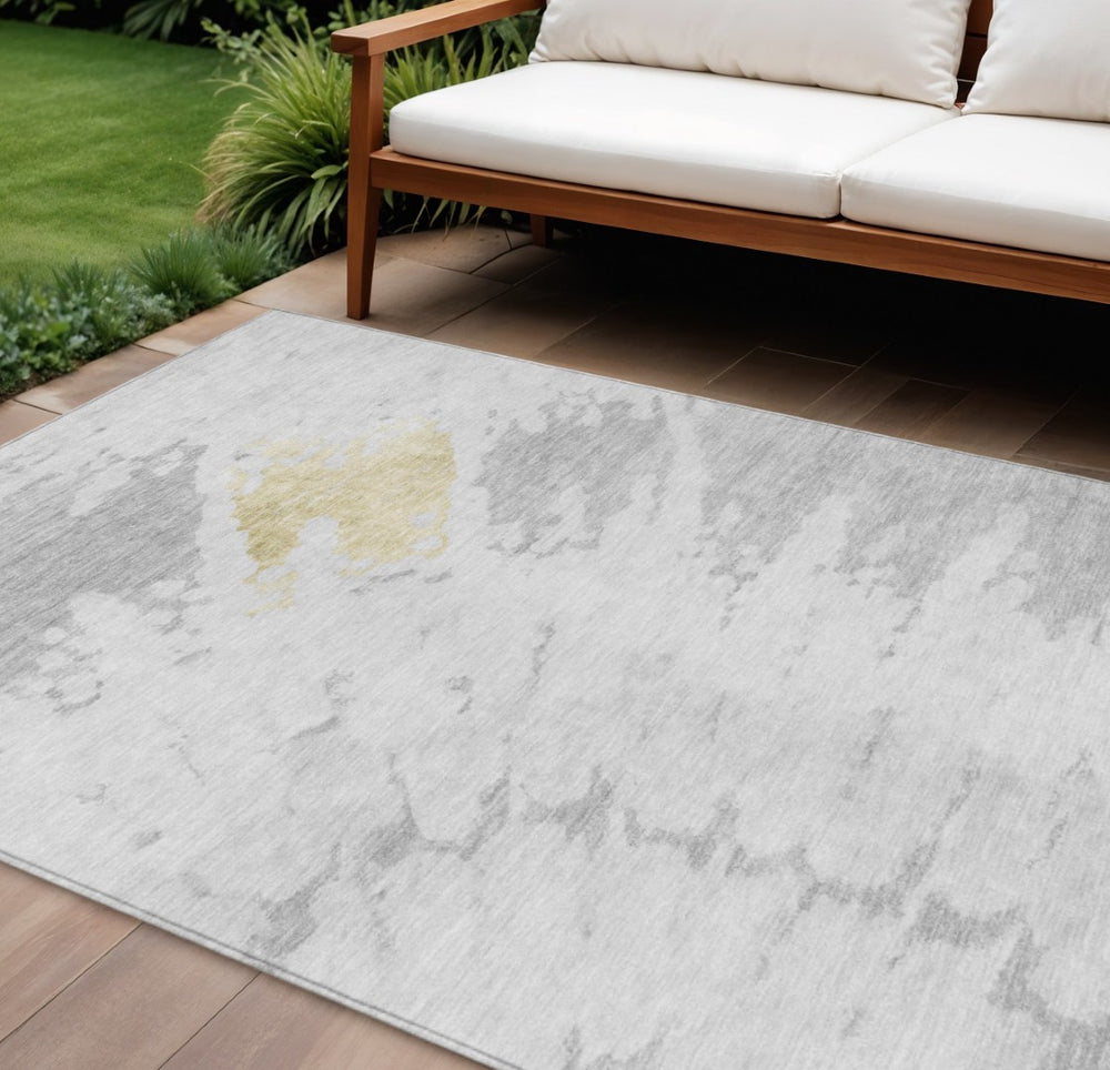 HomeRoots 5' Silver Gray and Ivory Abstract Area Rug - Stylish, Washable, Indoor/Outdoor, Durable Design for All Spaces 8' X 10' 578313