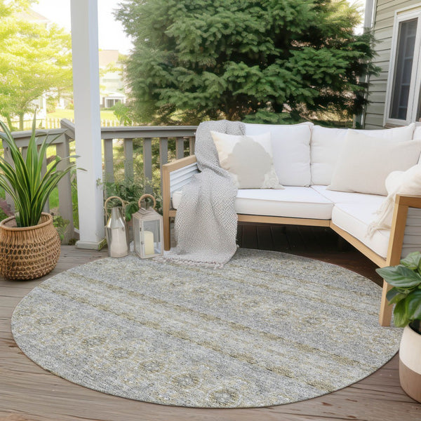 Homeroots 3' Inviting Gold Gray Silver Floral Medallion Washable Area Rug For Indoor Outdoor Spaces 8' Round Polyester 578354