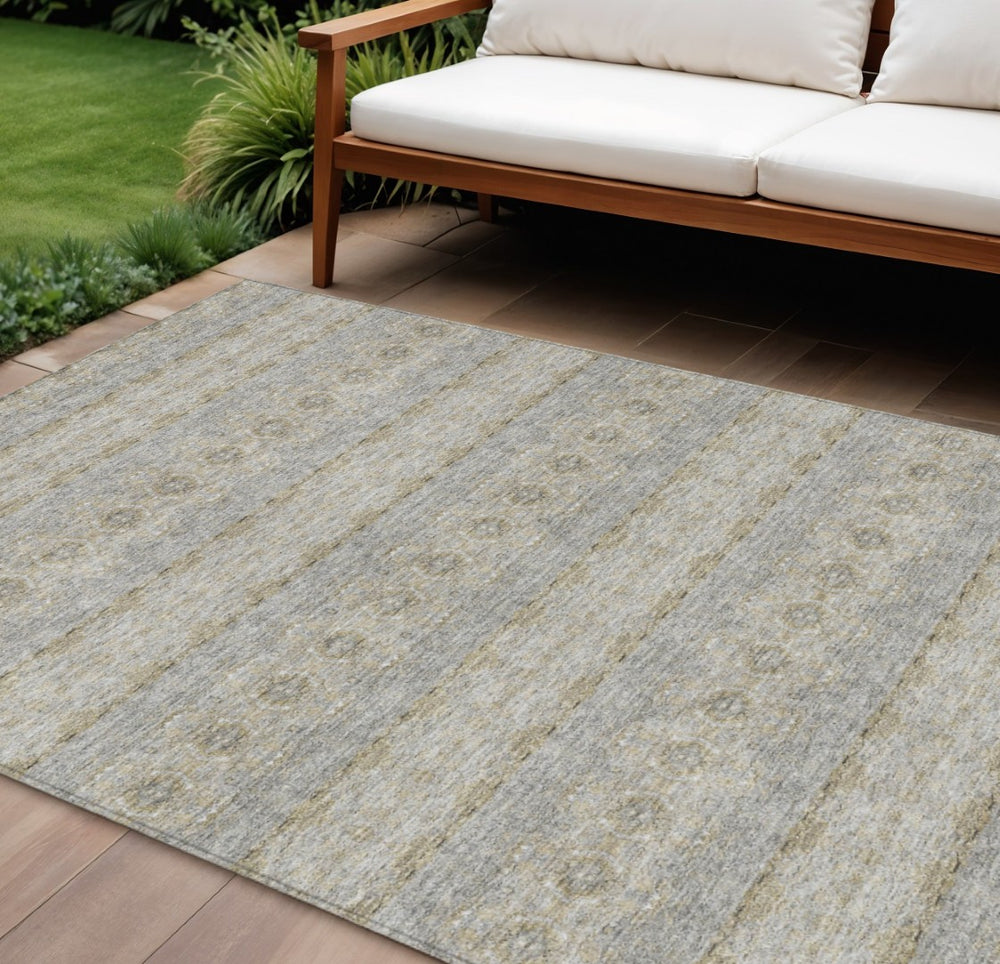 HomeRoots 5' Elegant Silver Gray and Gold Floral Medallion Area Rug - Washable for Indoor and Outdoor Use 8' X 10' 578355