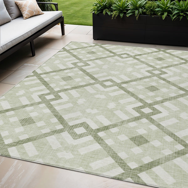 Homeroots 3' Artichoke Green Geometric Washable Area Rug - Perfect For Indoor And Outdoor Spaces, Durable Design 5' X 8' Polyester 578365