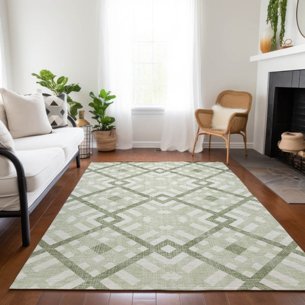 Homeroots 3' Artichoke Green Geometric Washable Area Rug - Perfect For Indoor And Outdoor Spaces, Durable Design 8' X 10' Polyester 578367