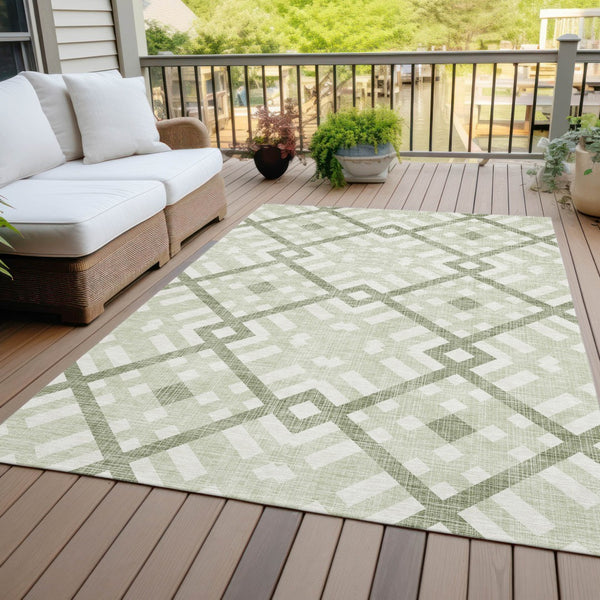 Homeroots 3' Artichoke Green Geometric Washable Area Rug - Perfect For Indoor And Outdoor Spaces, Durable Design 9' X 12' Polyester 578368