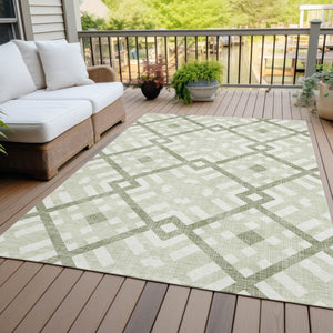 Homeroots 3' Artichoke Green Geometric Washable Area Rug - Perfect For Indoor And Outdoor Spaces, Durable Design 10' X 14' Polyester 578369