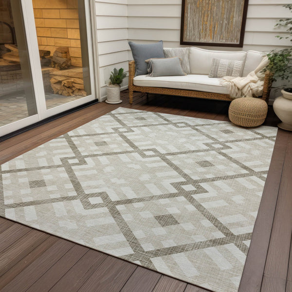 Homeroots 3' Artichoke Green Geometric Washable Area Rug - Perfect For Indoor And Outdoor Spaces, Durable Design 5' X 8' Polyester 578371