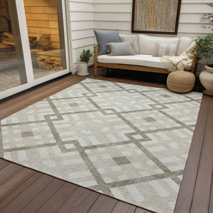 Homeroots 3' Artichoke Green Geometric Washable Area Rug - Perfect For Indoor And Outdoor Spaces, Durable Design 10' X 14' Polyester 578375
