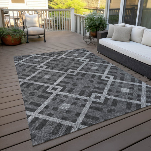 Homeroots 3' Artichoke Green Geometric Washable Area Rug - Perfect For Indoor And Outdoor Spaces, Durable Design 5' X 8' Polyester 578377