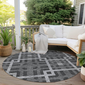 Homeroots 3' Artichoke Green Geometric Washable Area Rug - Perfect For Indoor And Outdoor Spaces, Durable Design 8' Round Polyester 578378