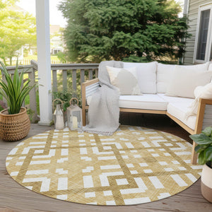 Homeroots 3' Artichoke Green Geometric Washable Area Rug - Perfect For Indoor And Outdoor Spaces, Durable Design 8' Round Polyester 578384