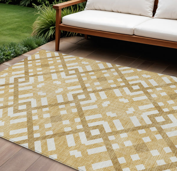 Homeroots 3' Artichoke Green Geometric Washable Area Rug - Perfect For Indoor And Outdoor Spaces, Durable Design 10' X 14' Polyester 578387