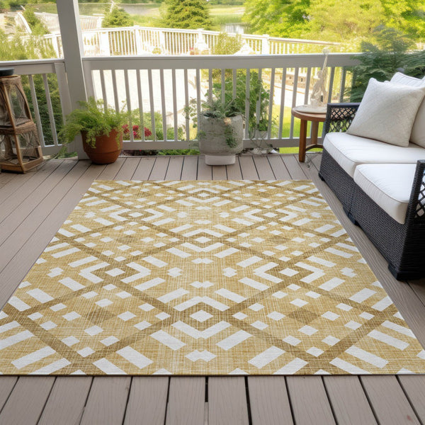 Homeroots 3' Artichoke Green Geometric Washable Area Rug - Perfect For Indoor And Outdoor Spaces, Durable Design 10' X 14' Polyester 578387