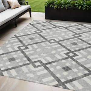 Homeroots 3' Artichoke Green Geometric Washable Area Rug - Perfect For Indoor And Outdoor Spaces, Durable Design 5' X 8' Polyester 578389
