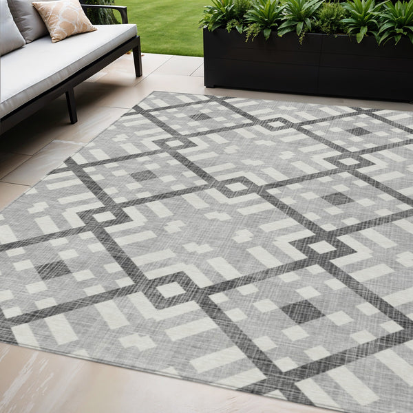 Homeroots 3' Artichoke Green Geometric Washable Area Rug - Perfect For Indoor And Outdoor Spaces, Durable Design 5' X 8' Polyester 578389