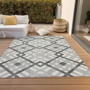 Homeroots 3' Artichoke Green Geometric Washable Area Rug - Perfect For Indoor And Outdoor Spaces, Durable Design 8' X 10' Polyester 578391