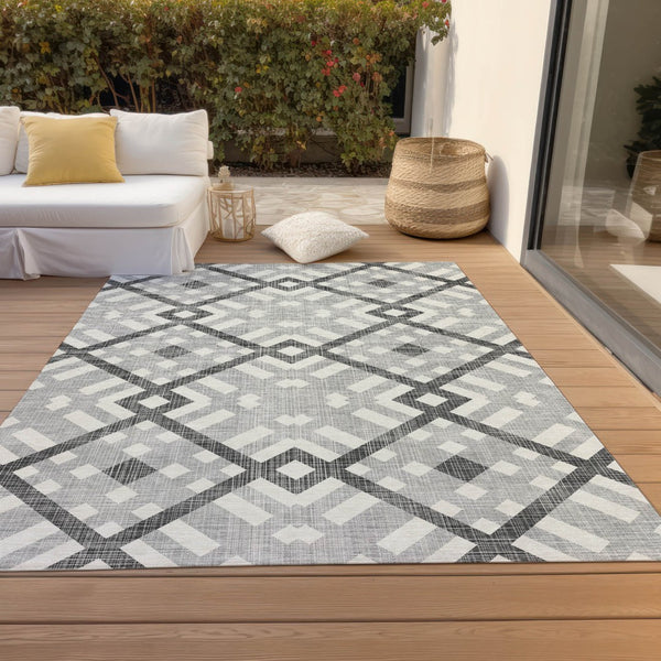 Homeroots 3' Artichoke Green Geometric Washable Area Rug - Perfect For Indoor And Outdoor Spaces, Durable Design 9' X 12' Polyester 578392