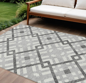 Homeroots 3' Artichoke Green Geometric Washable Area Rug - Perfect For Indoor And Outdoor Spaces, Durable Design 10' X 14' Polyester 578393