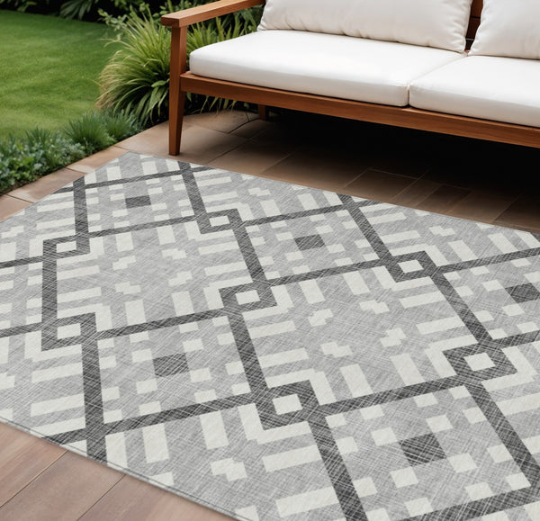 Homeroots 3' Artichoke Green Geometric Washable Area Rug - Perfect For Indoor And Outdoor Spaces, Durable Design 10' X 14' Polyester 578393
