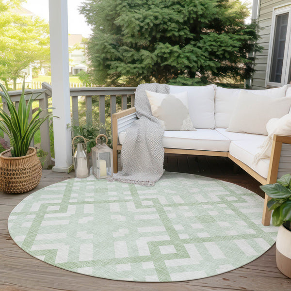 Homeroots 3' Artichoke Green Geometric Washable Area Rug - Perfect For Indoor And Outdoor Spaces, Durable Design 8' Round Polyester 578402