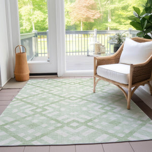 Homeroots 3' Artichoke Green Geometric Washable Area Rug - Perfect For Indoor And Outdoor Spaces, Durable Design 8' X 10' Polyester 578403