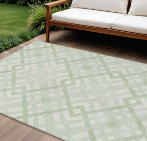 Homeroots 3' Artichoke Green Geometric Washable Area Rug - Perfect For Indoor And Outdoor Spaces, Durable Design 9' X 12' Polyester 578404