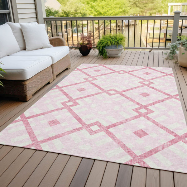 Homeroots 3' Artichoke Green Geometric Washable Area Rug - Perfect For Indoor And Outdoor Spaces, Durable Design 5' X 8' Polyester 578413