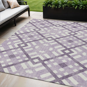 Homeroots 3' Artichoke Green Geometric Washable Area Rug - Perfect For Indoor And Outdoor Spaces, Durable Design 5' X 8' Polyester 578419
