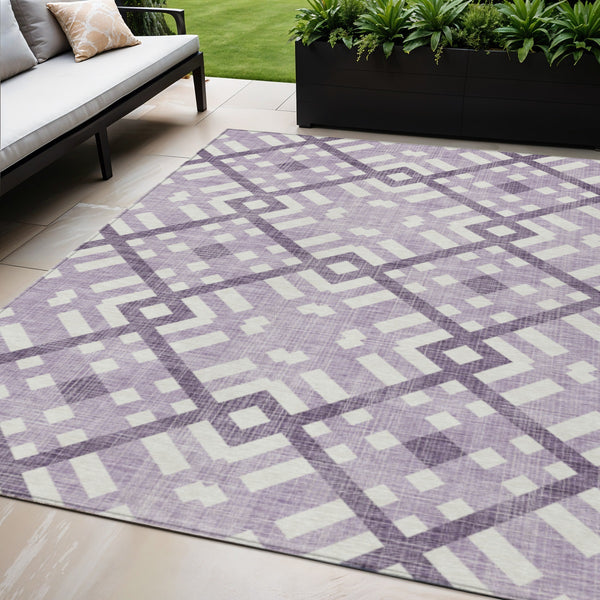 Homeroots 3' Artichoke Green Geometric Washable Area Rug - Perfect For Indoor And Outdoor Spaces, Durable Design 5' X 8' Polyester 578419
