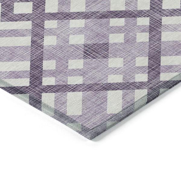 Homeroots 3' Artichoke Green Geometric Washable Area Rug - Perfect For Indoor And Outdoor Spaces, Durable Design 5' X 8' Polyester 578419