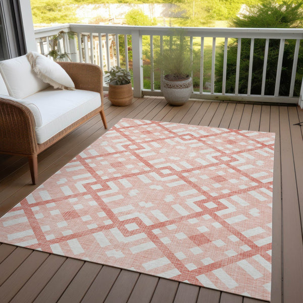 Homeroots 3' Artichoke Green Geometric Washable Area Rug - Perfect For Indoor And Outdoor Spaces, Durable Design 5' X 8' Polyester 578431