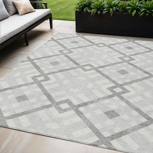 Homeroots 3' Artichoke Green Geometric Washable Area Rug - Perfect For Indoor And Outdoor Spaces, Durable Design 5' X 8' Polyester 578437